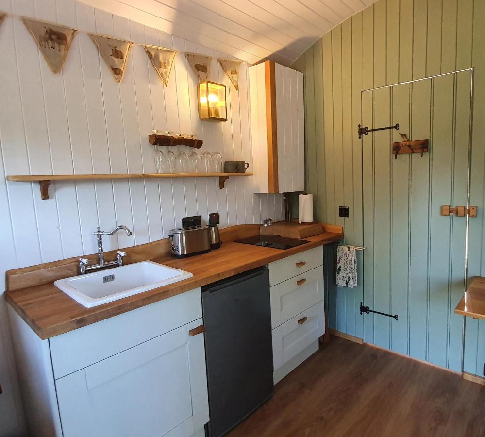 Sika Hut * Wareham